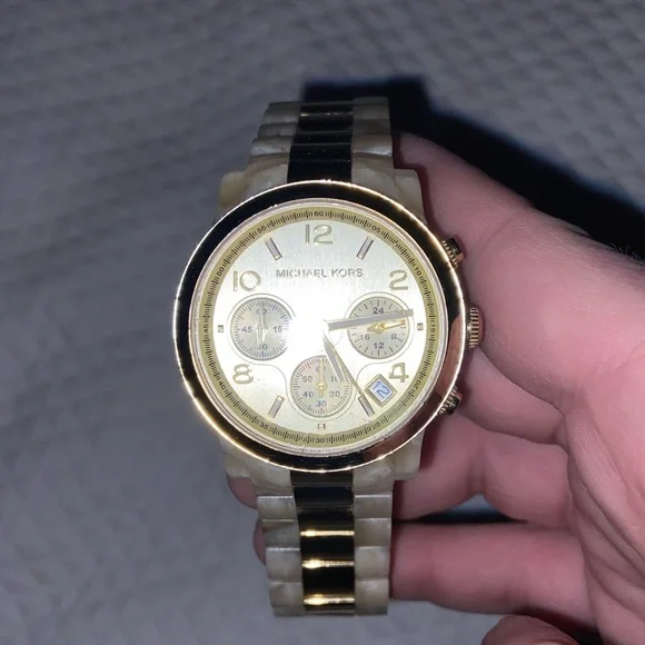 Michael Kors Silver & Horn Watch Michael Kors | Accessories | Michael Kors Mk56 Oversized  main image 3